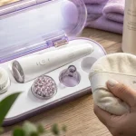Appareil soin visage LED, radiofréquence ou microdermabrasion sur table beauté